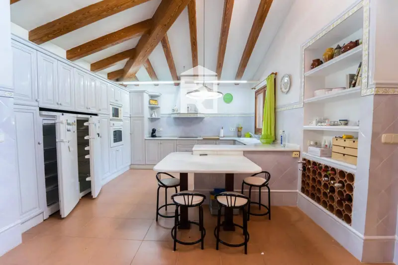 Chalet en venta Picassent 443m2 con piscina y vigilancia 24h
