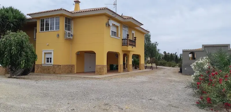 Chalet en Vera 4 dormitorios Piscina Jardin 10000m2
