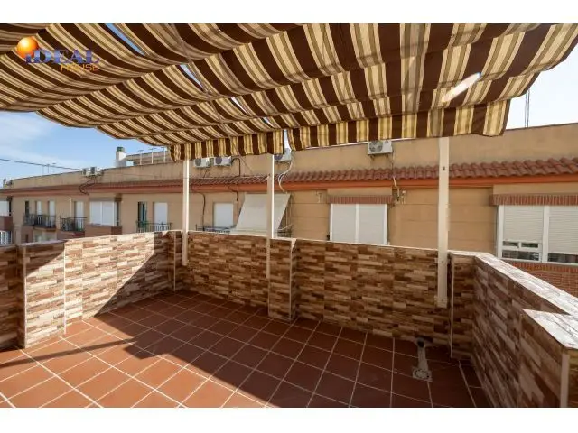 Piso con Terraza junto a Hospital Traumatolog	
	
	
ia La Granada