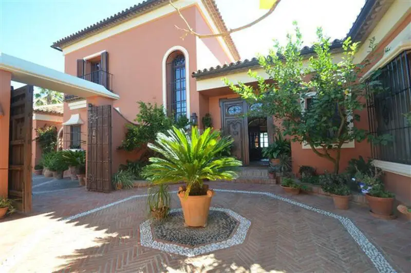 Villa de Lujo 4 Dormitorios La Duquesa Golf