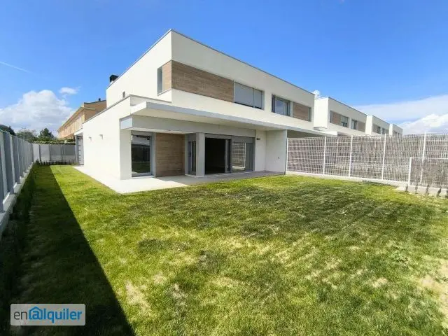 Chalet Pareado en Cuarte de Huerva 386m2 Jardin Privado