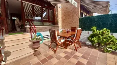 Casa adosada en venta en Santoña