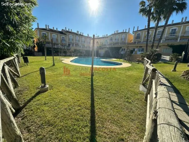 Duplex con Piscina en Urbanizacion Campo de Golf