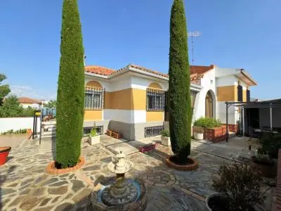 Chalet en Urbanizacion con Zonas Comunes y Piscina