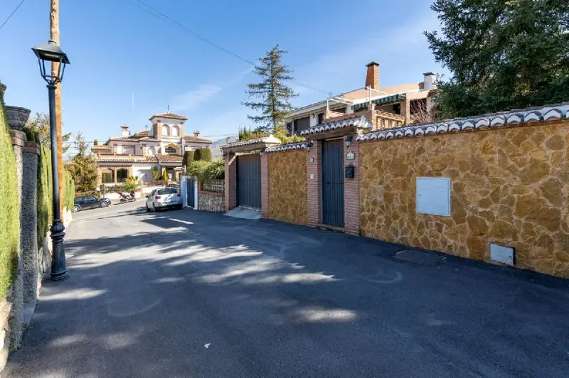 Venta Chalet con Vistas Colinas Bermejas Monachil