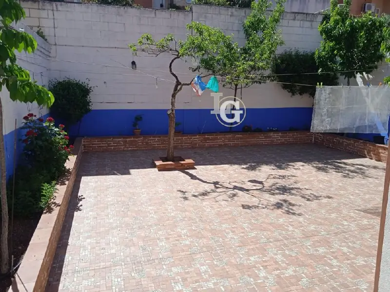 Venta Casa con Trastero en Poblete