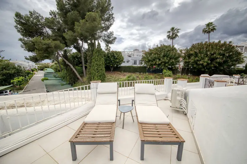 Piso de 2 Dormitorios alquiler Nueva Andalucia, España