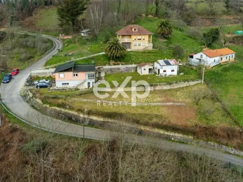 Chalet en Olloniego Asturias 3 Dormitorios Jardin Garaje