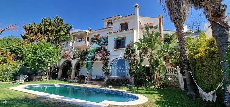 Casa Lujosa en Cerrado de Calderon Malaga