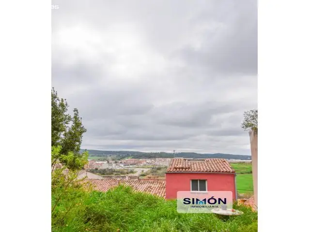 Casa en Artés con Parcela 264m² Vistas Jardín Sótano