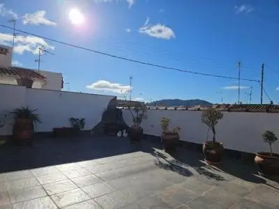 Gran Casa de Dos Plantas con Garaje Automático y Barbacoa