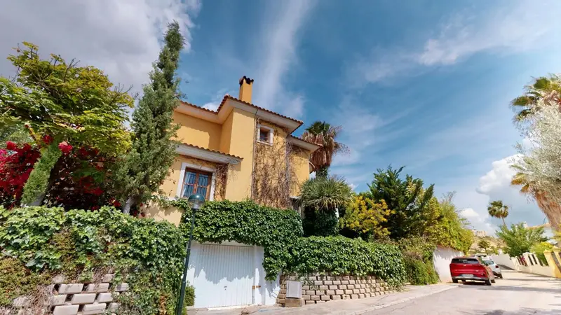 Chalet en Venta Bonalba Golf Alicante 5 Dormitorios 2 Baños