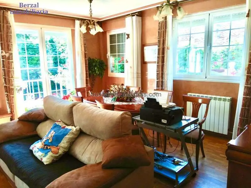 Chalet en Venta en Navarrete 390m2 con Piscina y Jardin