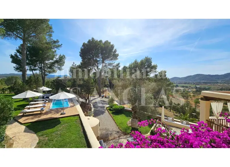 Villa Ibicenca en Venta: Lujo y Tranquilidad en Sant Rafael