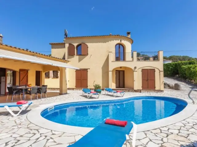 Casa Villa 3 Dormitorios Alquiler Calonge Espaa