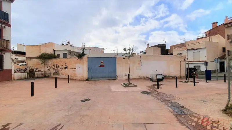 Solar 280m² en Motril - Casa para Derribar - Excelente Ubicacion