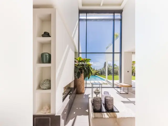 Chalet Contemporáneo 5 Dormitorios Nueva Andalucía Marbella