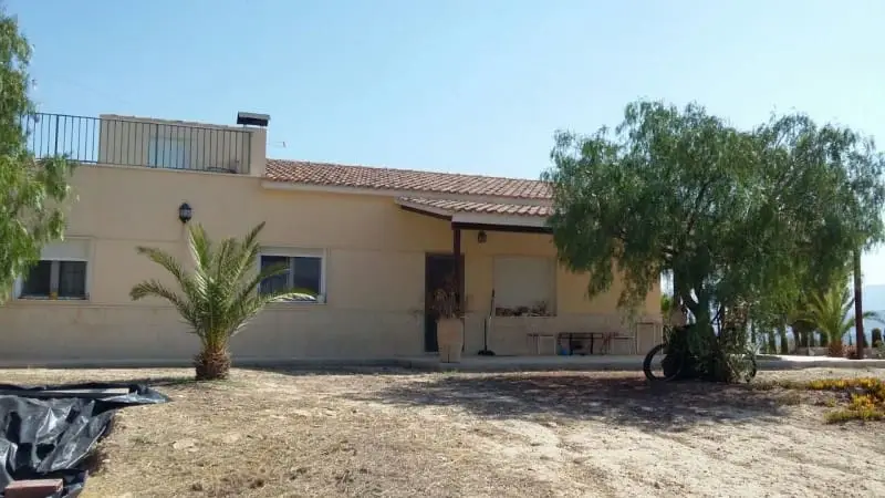 Chalet en Alquiler Monovar 3 Dormitorios 2 Baños Jardin