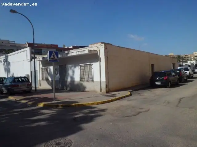 Casa en El Ejido planta baja 200m2 para reformar
