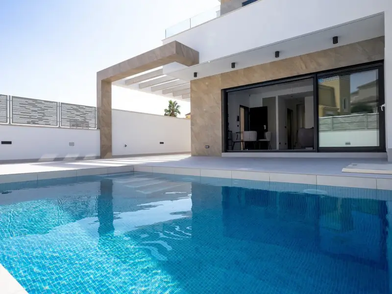 Villa Moderna con Piscina en San Miguel de Salinas