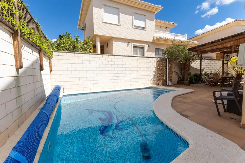 Venta Chalet con Jardin Piscina Climatizada Petrel