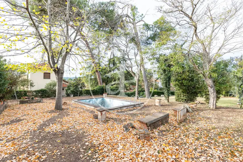 Casa en Valldoreix con Terreno de 1400m²: Gran Potencial