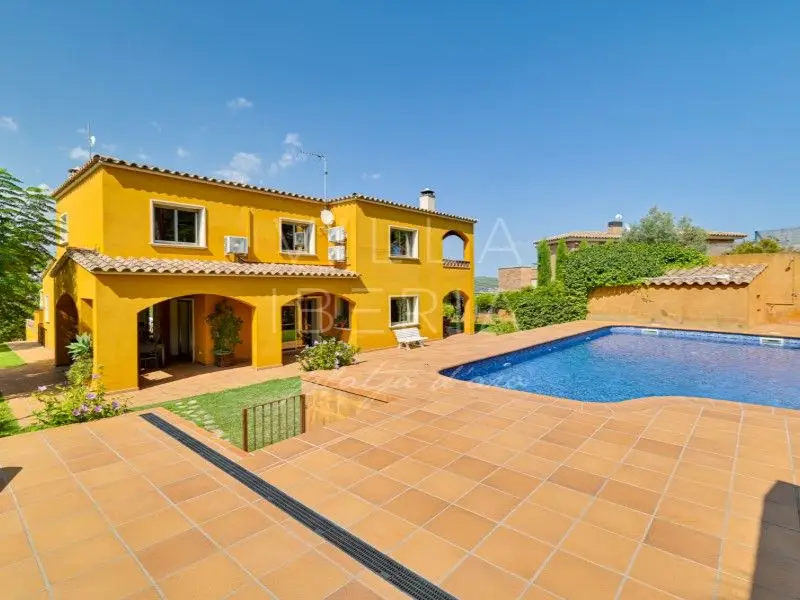 Venta Casa con terraza en La Torre - Ref 241