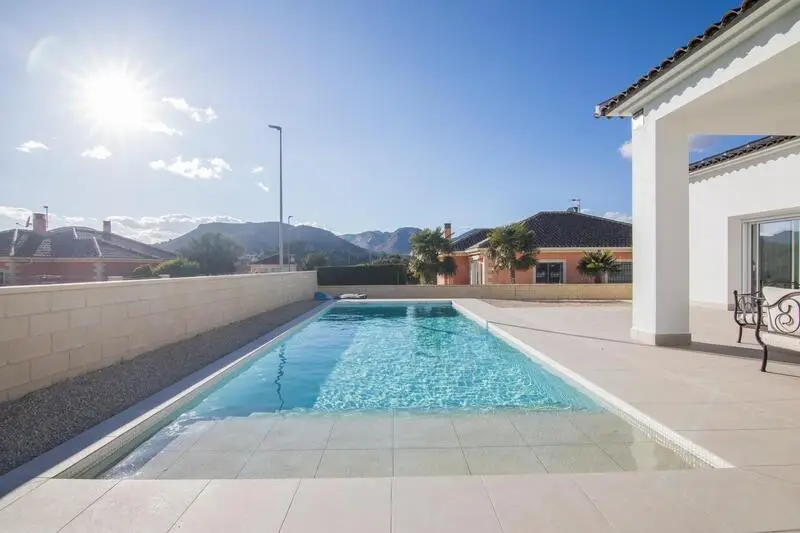 Villa en Pinoso 3 dormitorios 2 baños Piscina Privada
