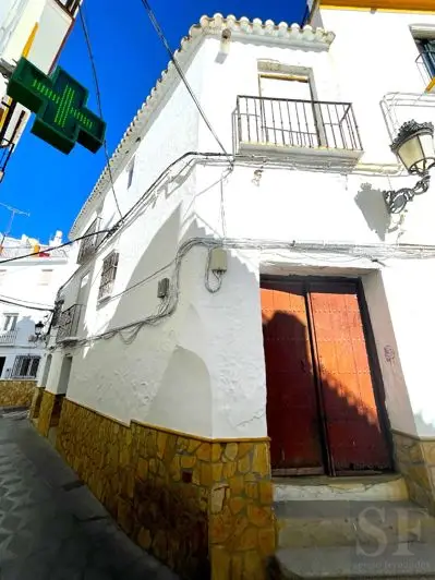7 Dormitorios Casa Adosada en Venta Competa