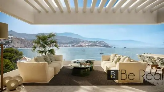 Villas de Lujo en Primera Línea de Playa Costa Tropical