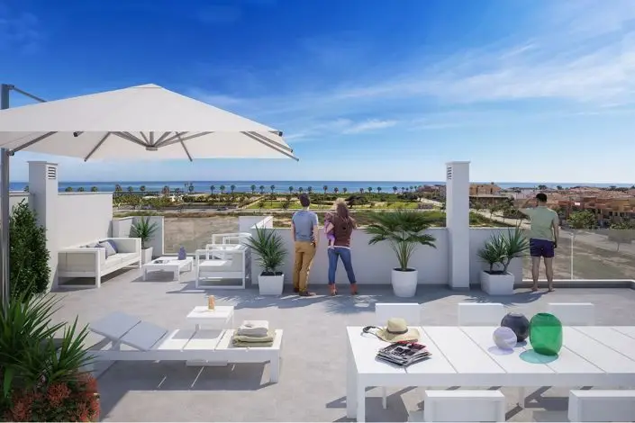 Bungalow de Lujo en Venta: Vistas al Mar, Piscina y Solarium