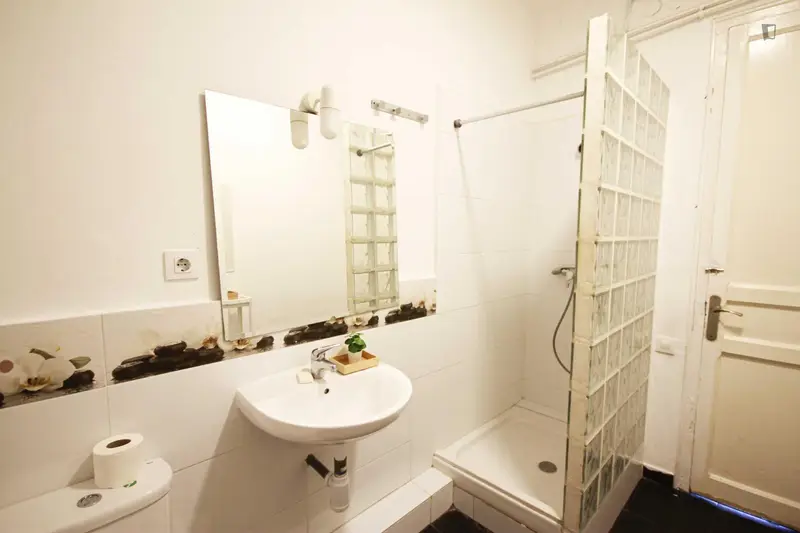 Habitacion Doble con Balcon en Eixample Piso Compartido