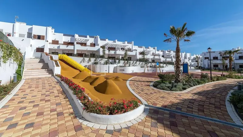 Apartamentos en Almería con Vistas al Mar y Complejo con Piscina