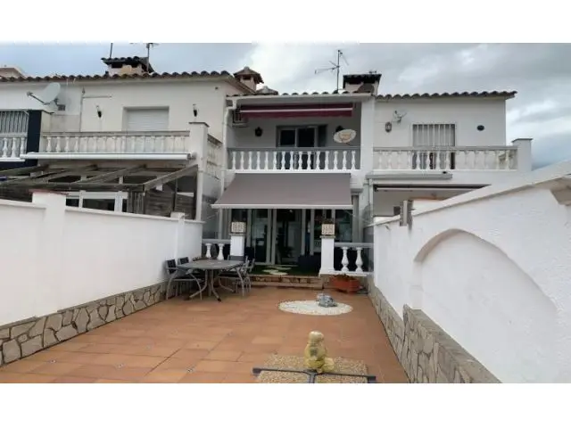 Casa De Pescadores En Empuriabrava Con Amarre Y Garaje
