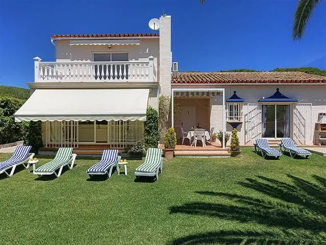 Villa 4 Dormitorios en Venta Marbesa