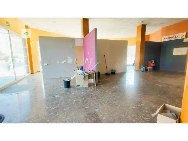 Local Comercial en Calle Lanuza 67