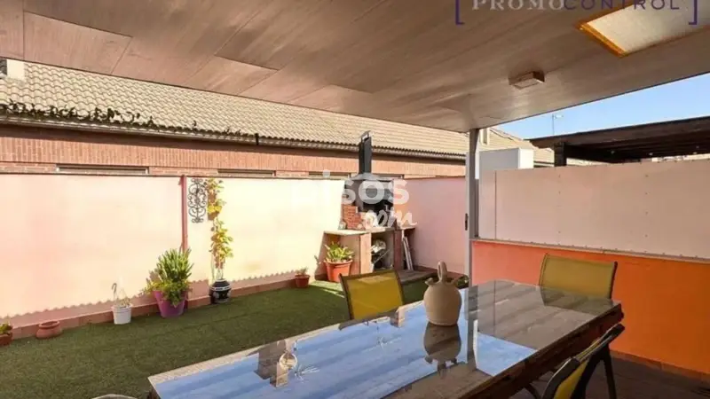 Casa Dúplex en Zuera con Jardín y Garaje