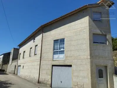 Casa en A Guarda con 6 Dormitorios y Vistas al Rio Miño