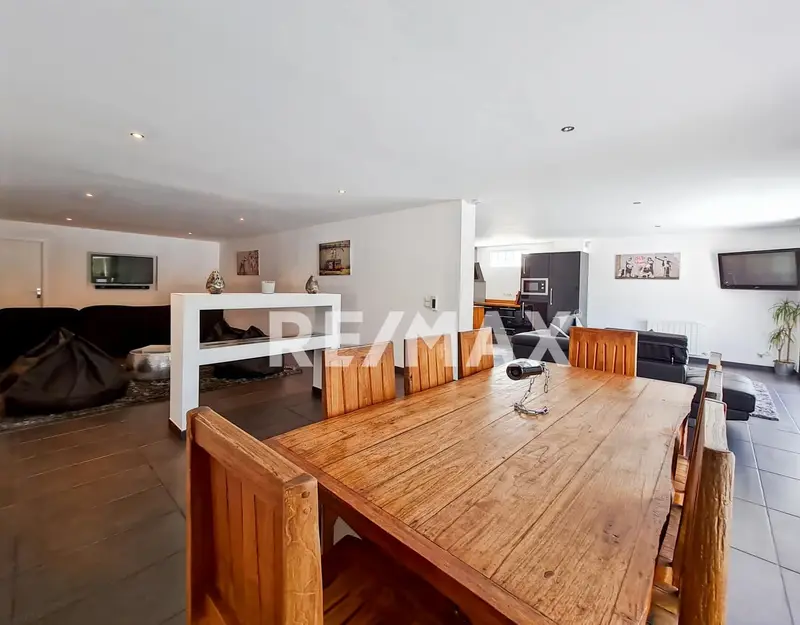 Chalet en venta en Can Tomas Ibiza: Casa familiar con jacuzzi y casa de invitados