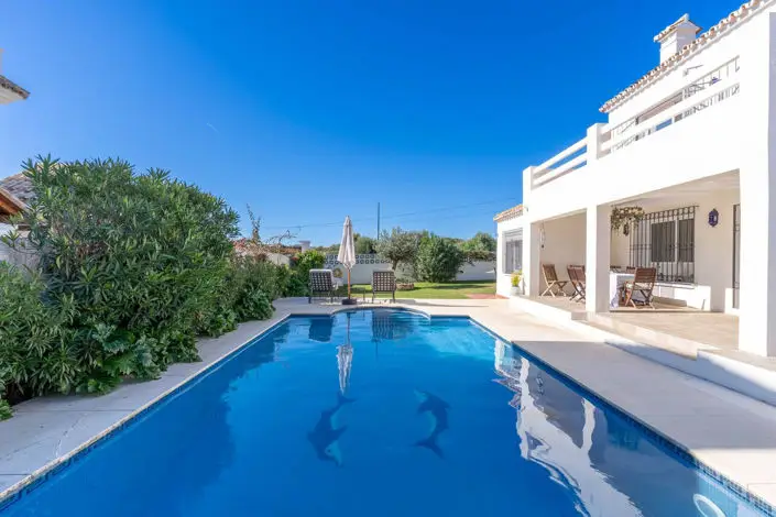 Villa 4 Dormitorios Los Porqueroles Marbella Piscina Barbacoa