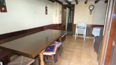 Casa en venta en Calzada Burgos con patio y terreno