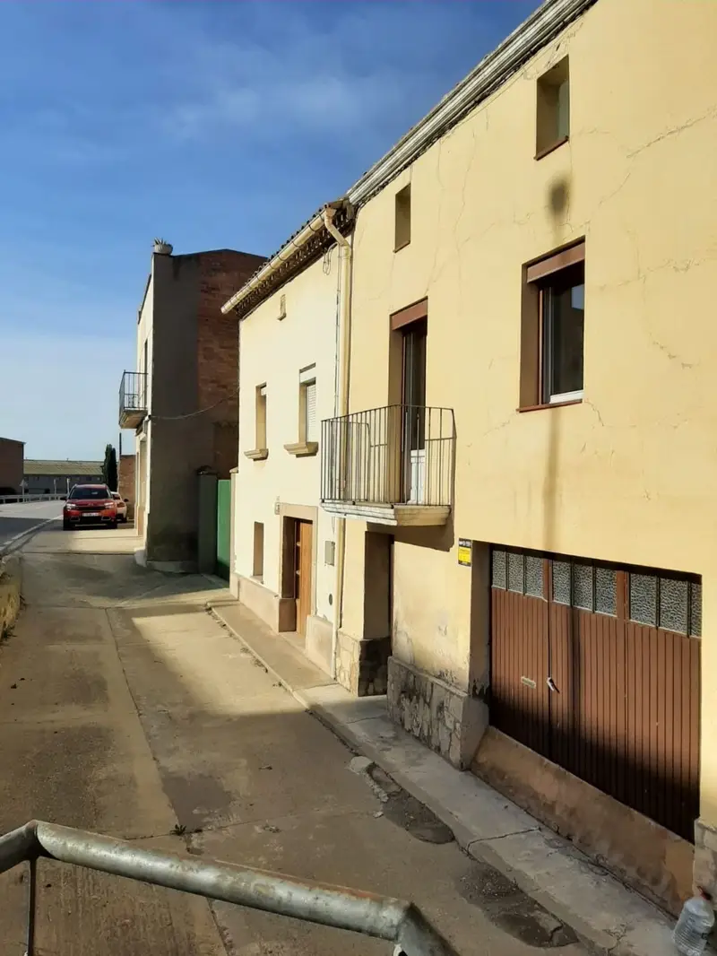 Casa Rural con Patio en Lleida 3 Dormitorios 245m2