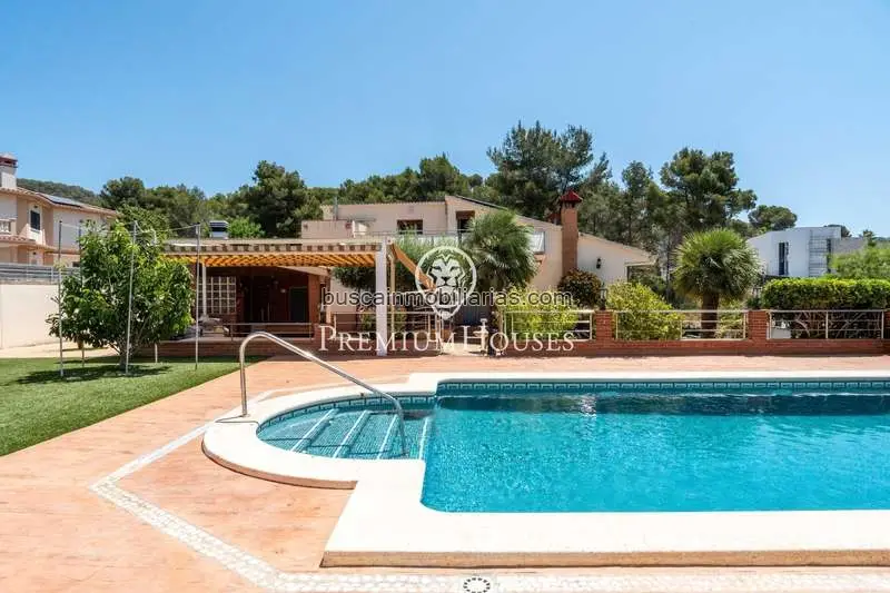Casa en Venta en Mas Alba Sant Pere de Ribes con Piscina y Jardin