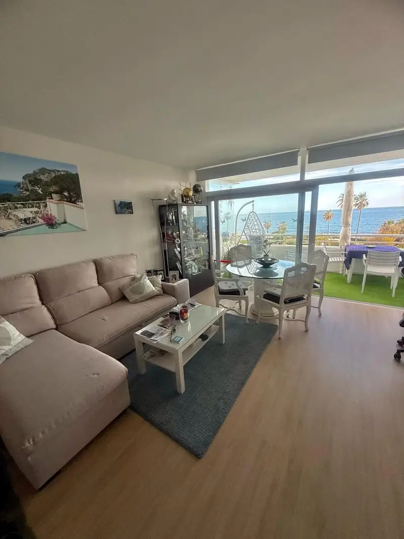 Apartamento en Primera Linea de Playa con Vistas al Mar