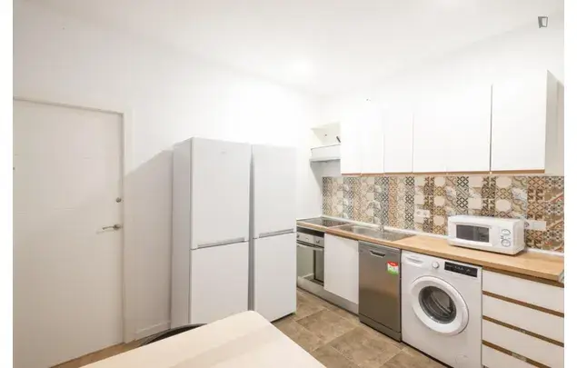 Rent 7 bedroom apartment in Madrid