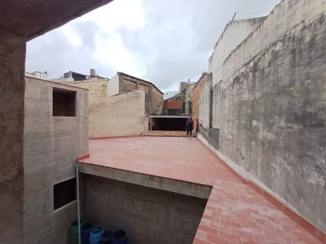 Casa grande con 3 apartamentos u oportunidad negocio Oliva