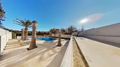 Casa de Campo en Novelda con 5 Dormitorios y Piscina Privada