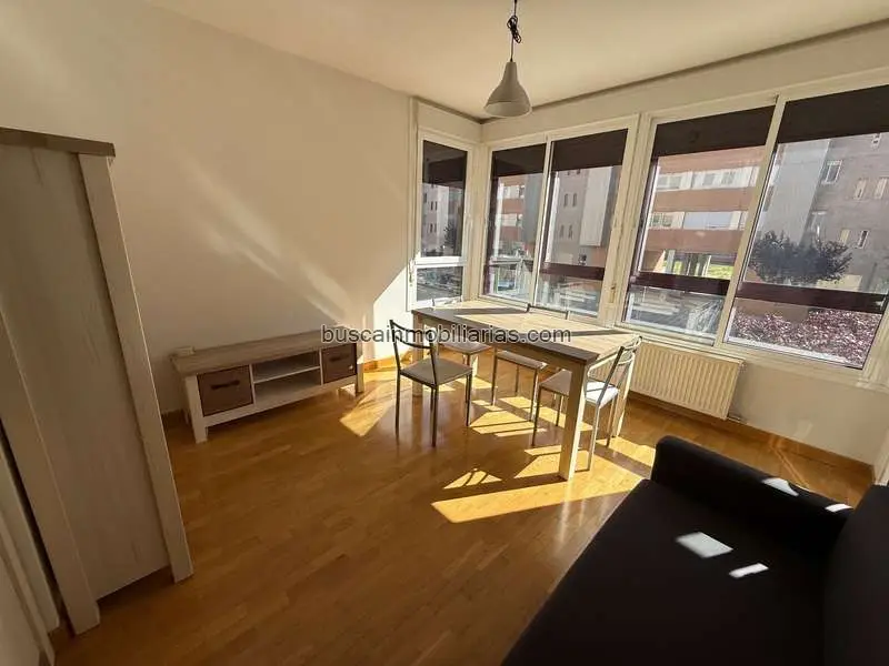 Apartamento en venta en Burgos: 1 dormitorio, terraza, trastero