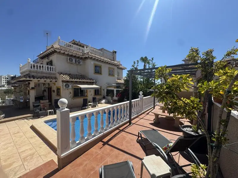 Villa 3 Dormitorios Villamartin Alicante