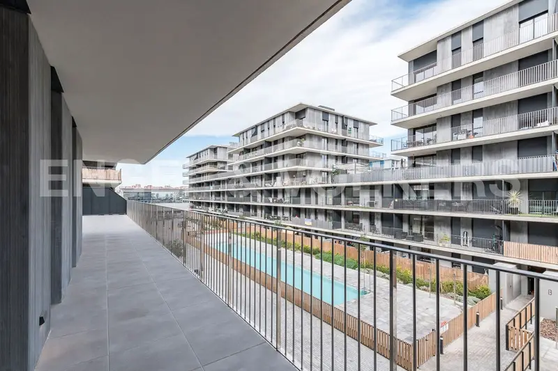 Apartamento en Badalona con Terraza de 130m2 y Piscina
